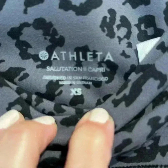 Athleta Salutation II Capri Leggings | Animal Print | Size XS | EUC - Picture 4 of 11
